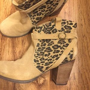 ❤️ American Eagle Leopard and Suede Ankle Boots
